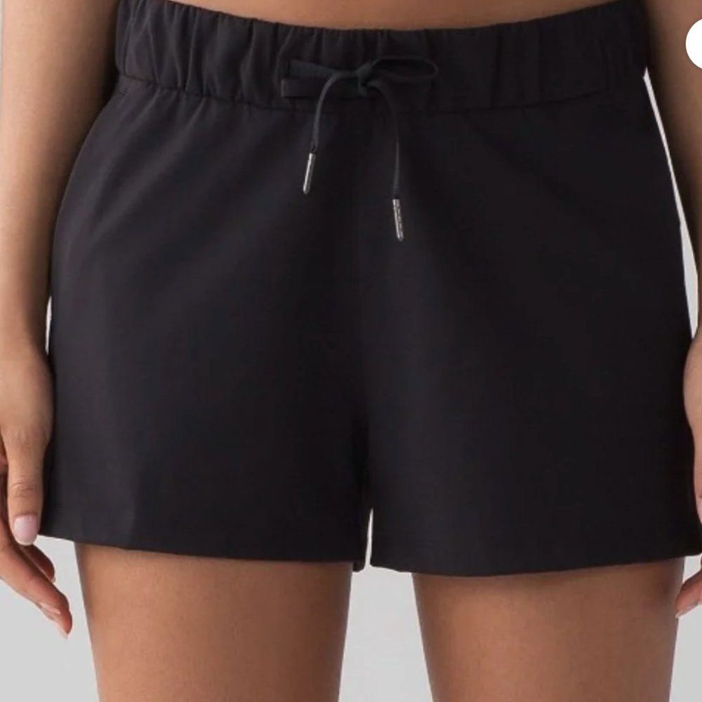 Lululemon on the Fly Shorts size 6 Black Luxtreme Drawstring EUC